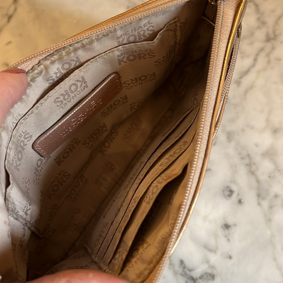 Cute little Michael Kors clutch. - Picture 3 of 6